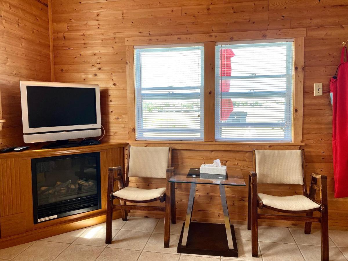 The Waterfront Motel Grand Barachois Exteriör bild