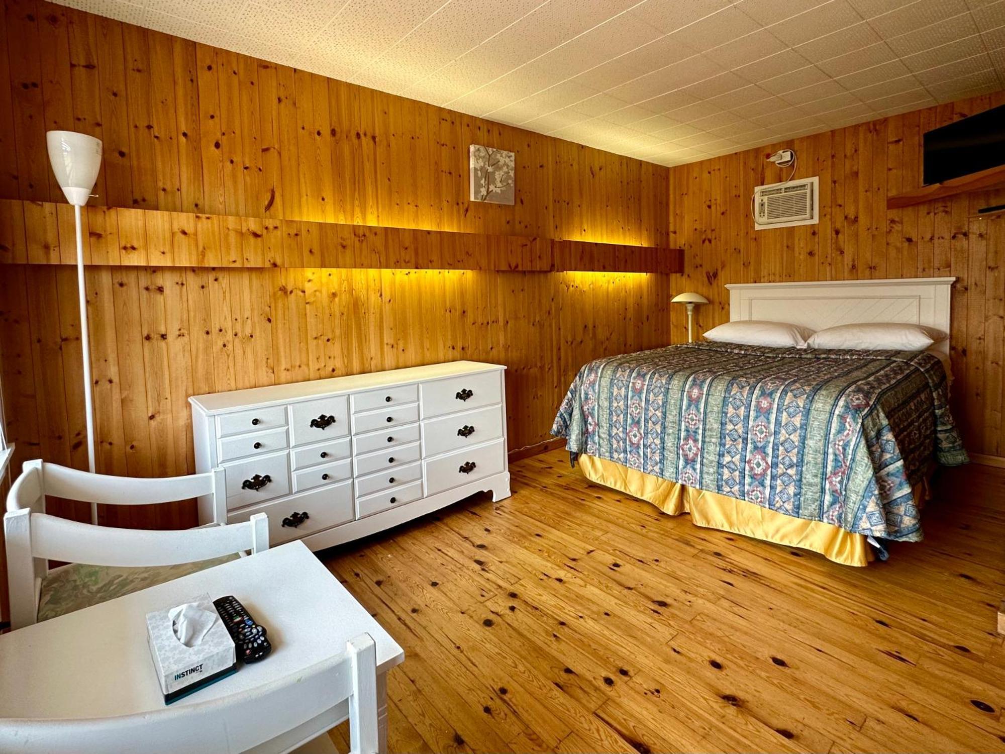 The Waterfront Motel Grand Barachois Exteriör bild